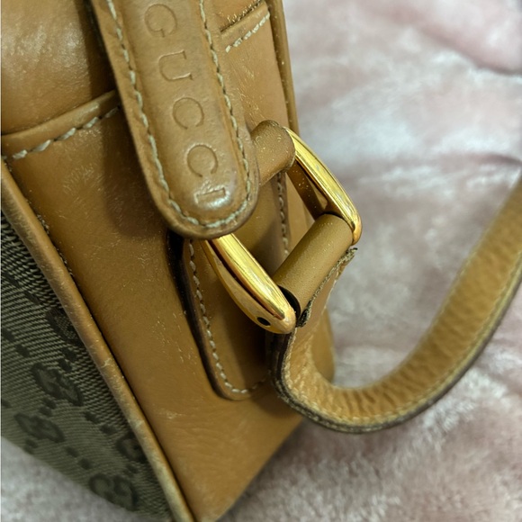 Authentic Gucci Tan and Brown Vintage Crossbody Bag - Rare - Picture 9 of 16